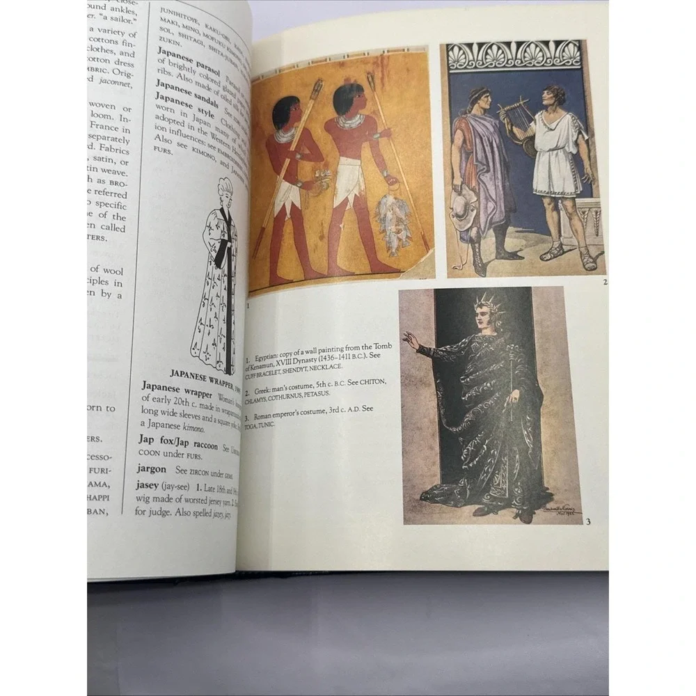 Fairchild's Dictionary of Fashion by Calasibetta Hardcover 2nd edition m1‎
